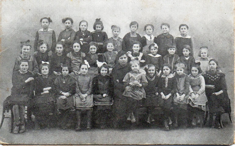 Gruppo di bambine austriache, 1920