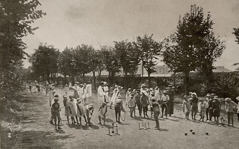 Attività ricreative presso la scuola all’aperto Trotter, Milano (Addio, Trotter! Estate 1919, opuscolo, s.l. s.d. [1920])